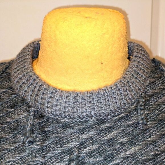 $5 Item! Women's Grey Chunky Knit Mixed Pattern Acrylic Sweater - Picture 5 of 11